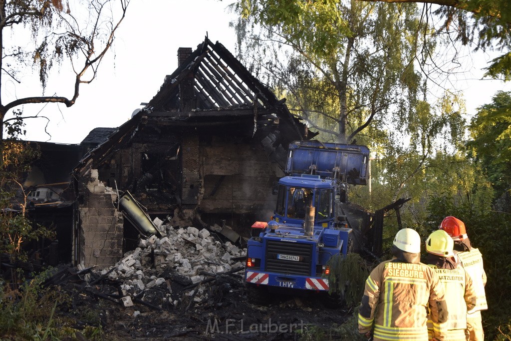 Grossfeuer Einfamilienhaus Siegburg Muehlengrabenstr P1015.JPG - Miklos Laubert